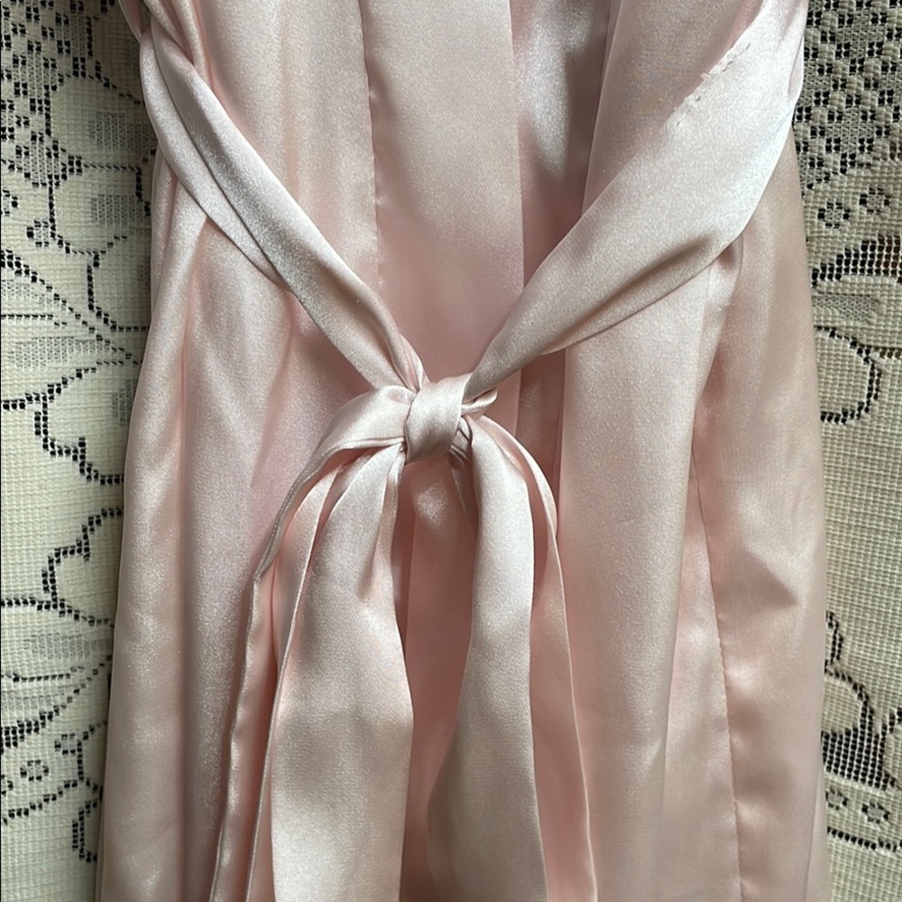 Elegant Pink Satin Robe - Picture 3 of 6